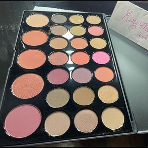 BH Cosmetics Blushed Neutrals Blush&shadow palette